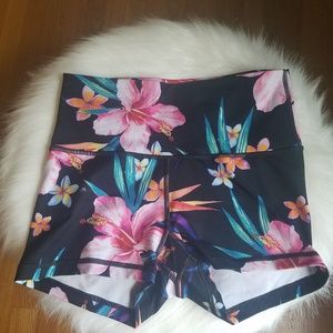 Highwaisted Booty Shorts
